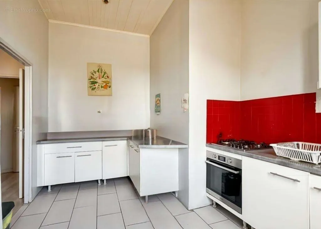 Kitchen - Mixed-Use Building with Commercial Space in Bordeaux