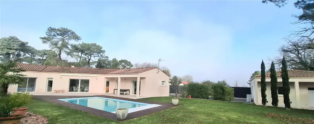 Bassein - Contemporary House with Pool in Breuillet