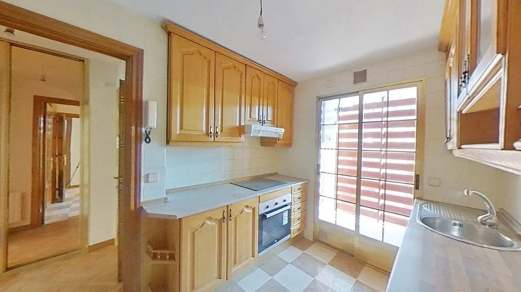 Cuisine - 2-Bedroom Flat with Metro Access in Numancia