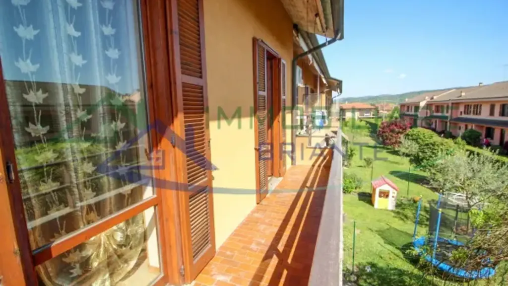 Rõdu - Terraced Villa with Private Garden in Angera