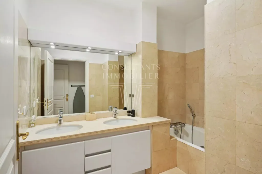 4-toaline korter asukohas Neuilly-sur-Seine