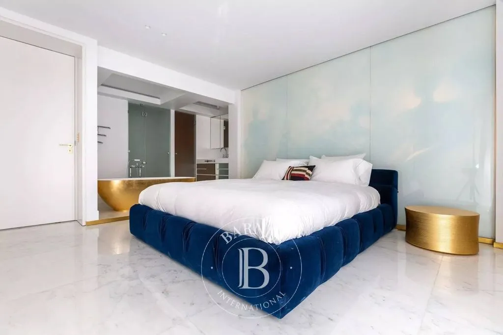 Bedrooms - Luxury Duplex with East-West View in Paris 7th