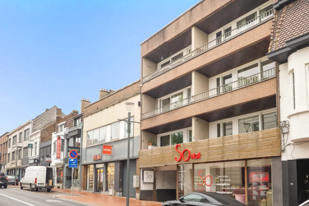 Extérieur - Appartement Rénové avec Terrasse à Waterloo