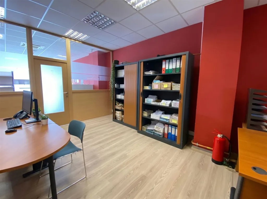 Bureau - Immeuble de Rapport Mixte au Centre-ville de Péruwelz