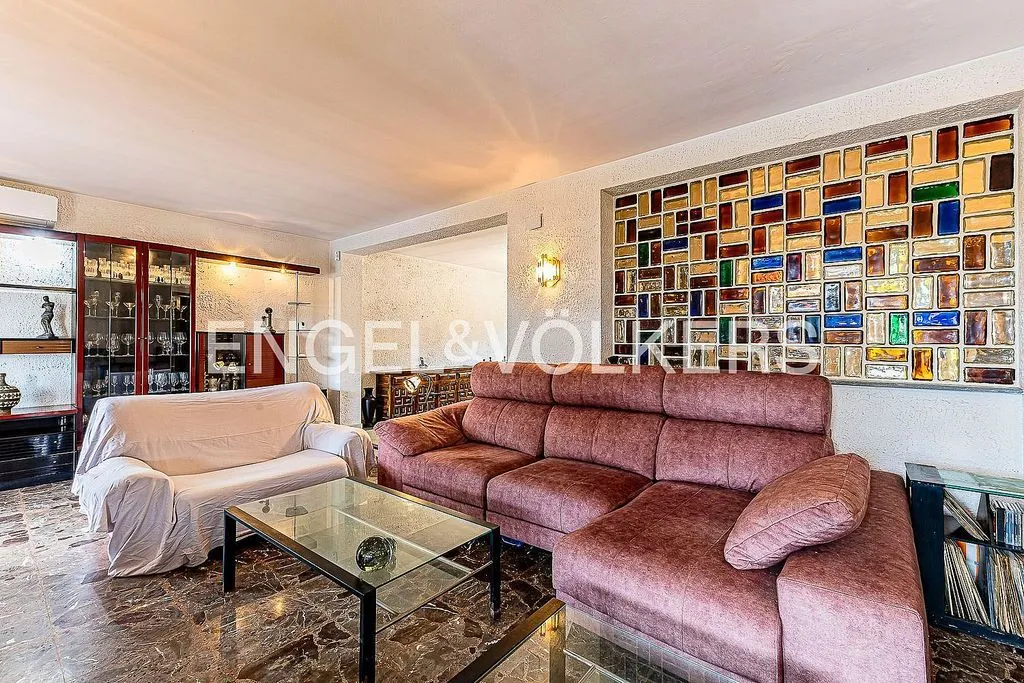 Elutuba - Single-Storey Chalet with Pool in El Parc de Cubelles