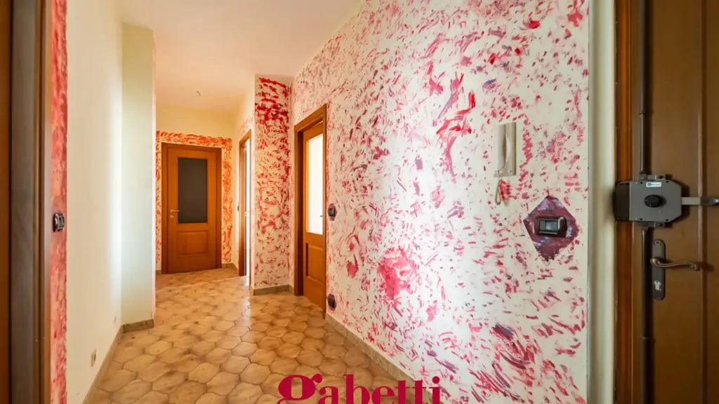 Esik - First-Floor Flat with Two Balconies in Cavallermaggiore