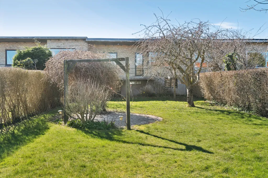Aed - Charming Terraced House with Garden in Brede