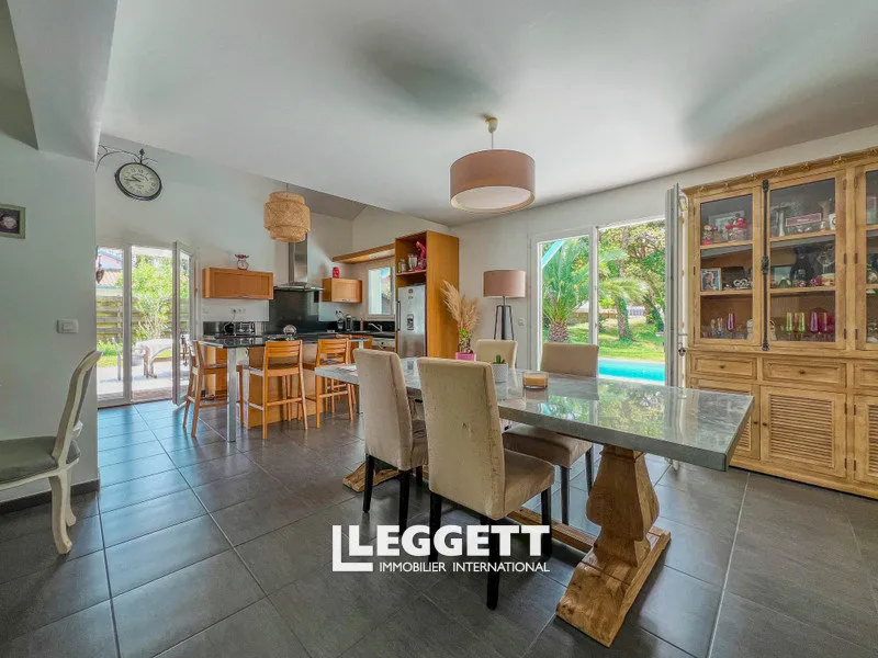 Dining Room - Charming House with Pool near Côte Basque