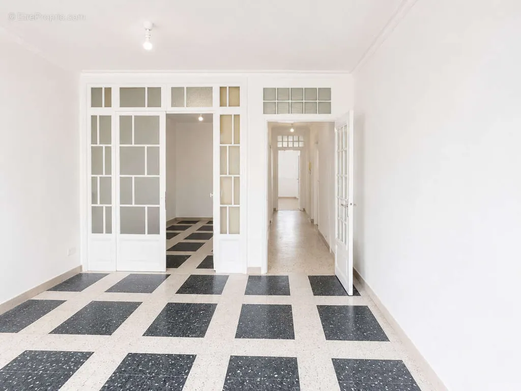 Hallway - Apartment with Ascender in Vieux-Nice