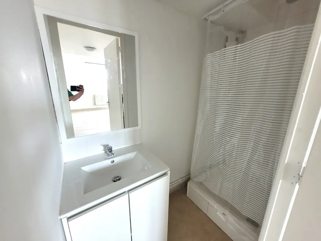 Salles de bain - Studio Meublé en Centre-ville à Calais