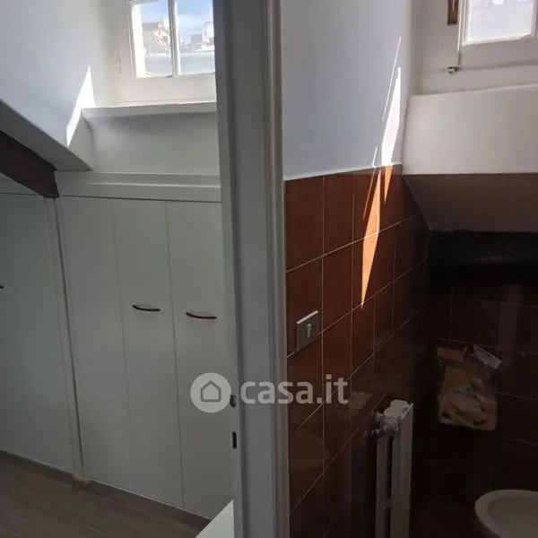 Salles de bain - Mansarded Studio in Historic Building, Genoa