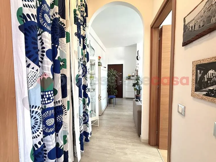 Esik - Rearranged 2-Bedroom Apartment in Cesano Boscone