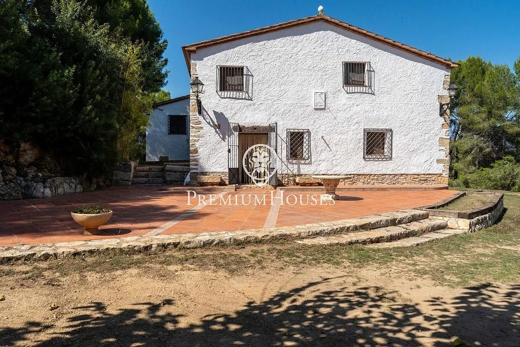 Välivaade - Luxury Farmhouse with Pool near Catllar