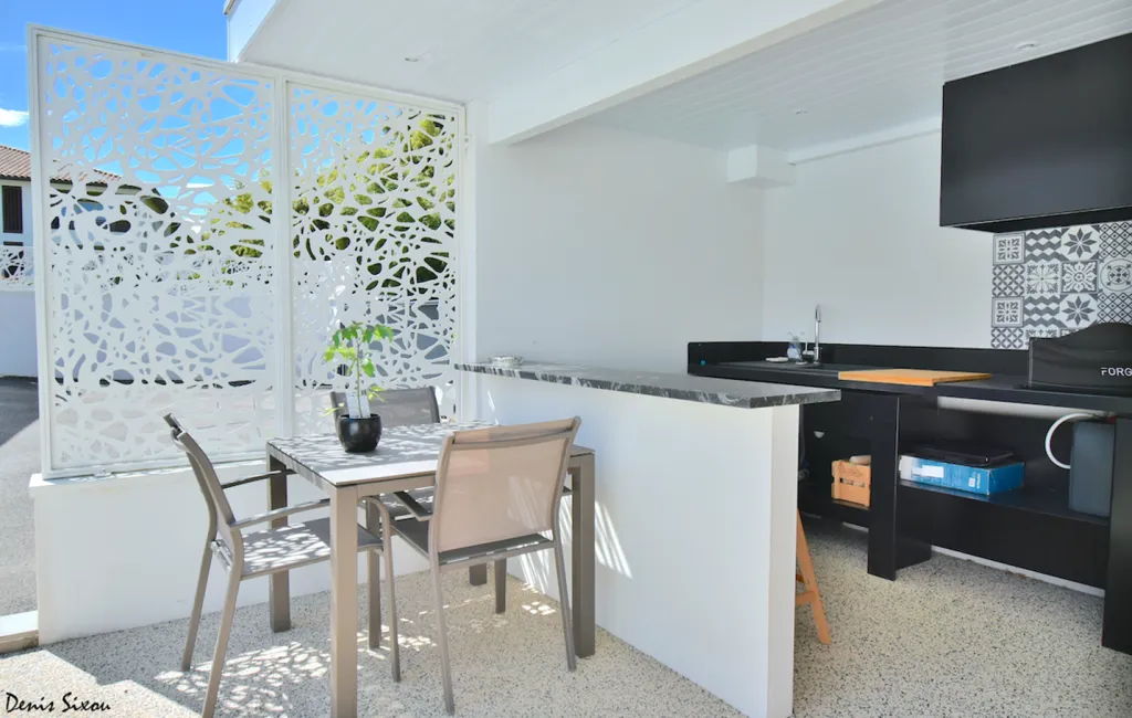 Cuisine - Maison Moderne avec Piscine à Boucau