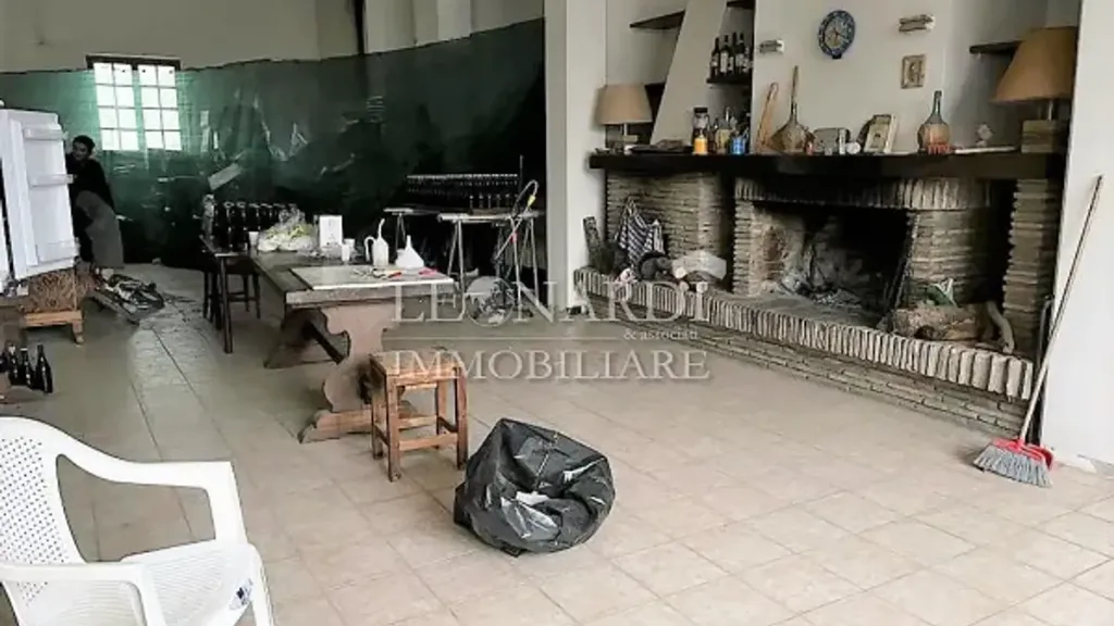 Elutuba - Two-Storey House with Workshop in San Giustino