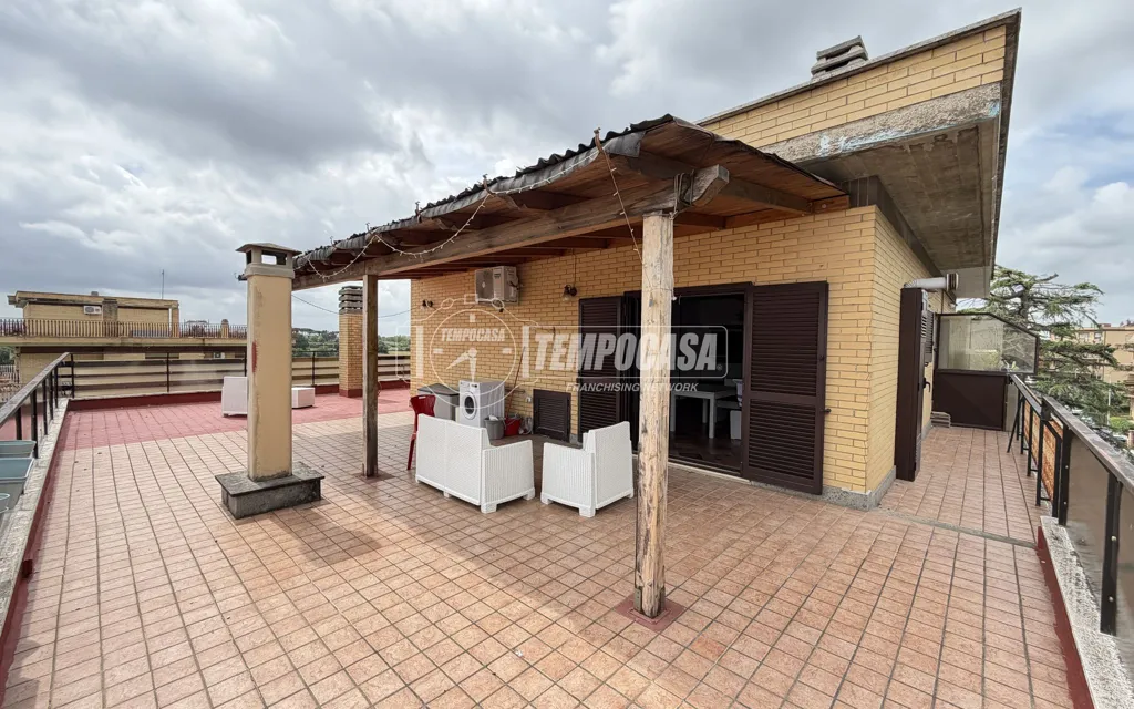 Terrasse - Attico with Perimeter Terrace in Rome