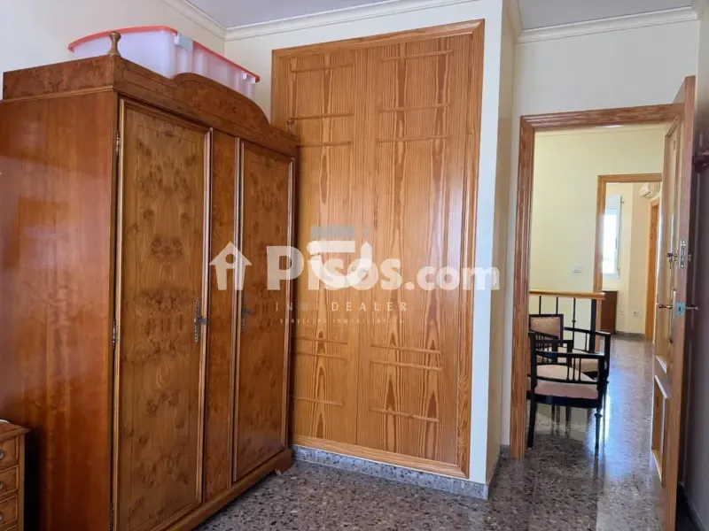 Magamistoad - Terraced House with Private Garage in Daimus
