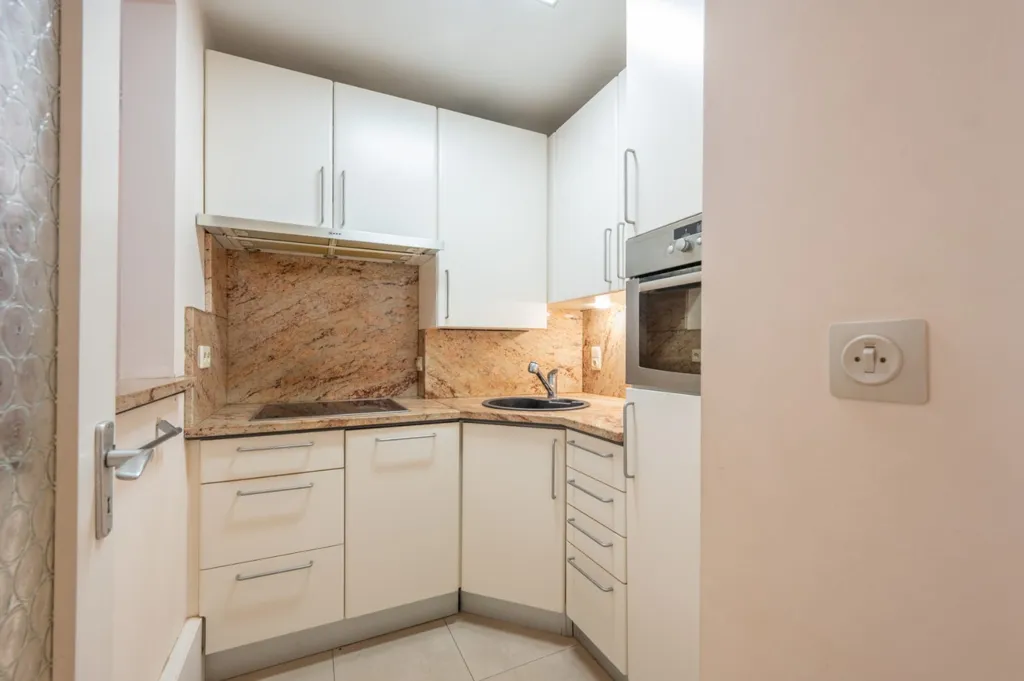 Cuisine - Appartement à Rafraîchir à l'Angle de la Rue d'Ypres