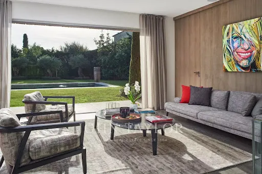 Séjour - Villa Contemporaine avec Vue Panoramique à Antibes