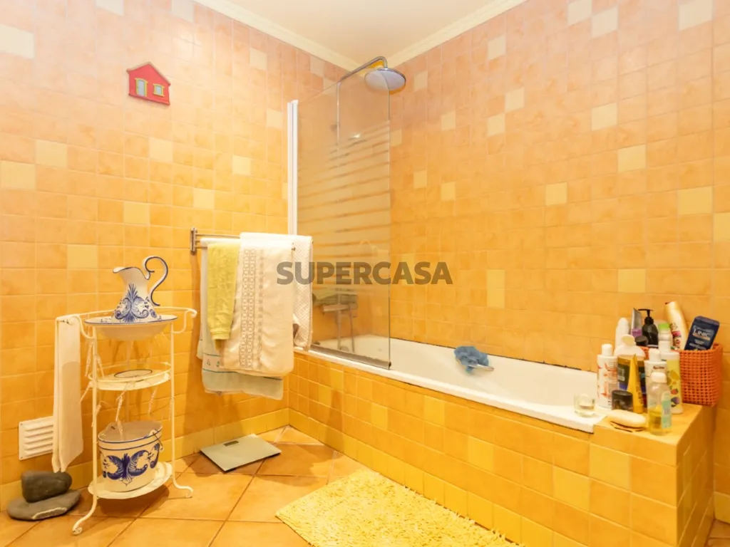 Vannitoad - Open-Plan Apartment with River View in Almada