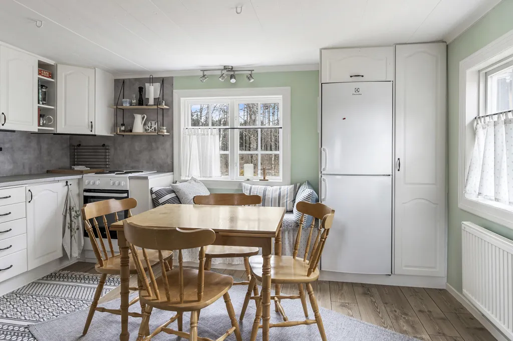 Cuisine - Classical Cottage with Garden in Norrslyta