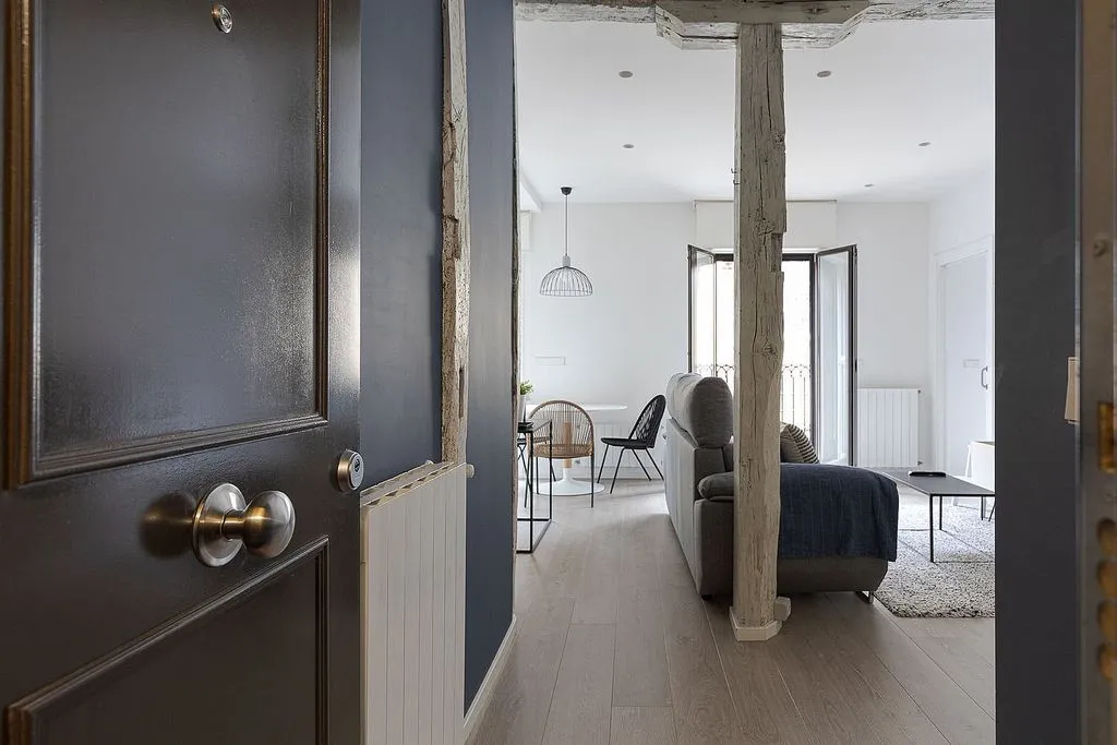 Entrée - 1-Bedroom Apartment with Elevator in Old Town
