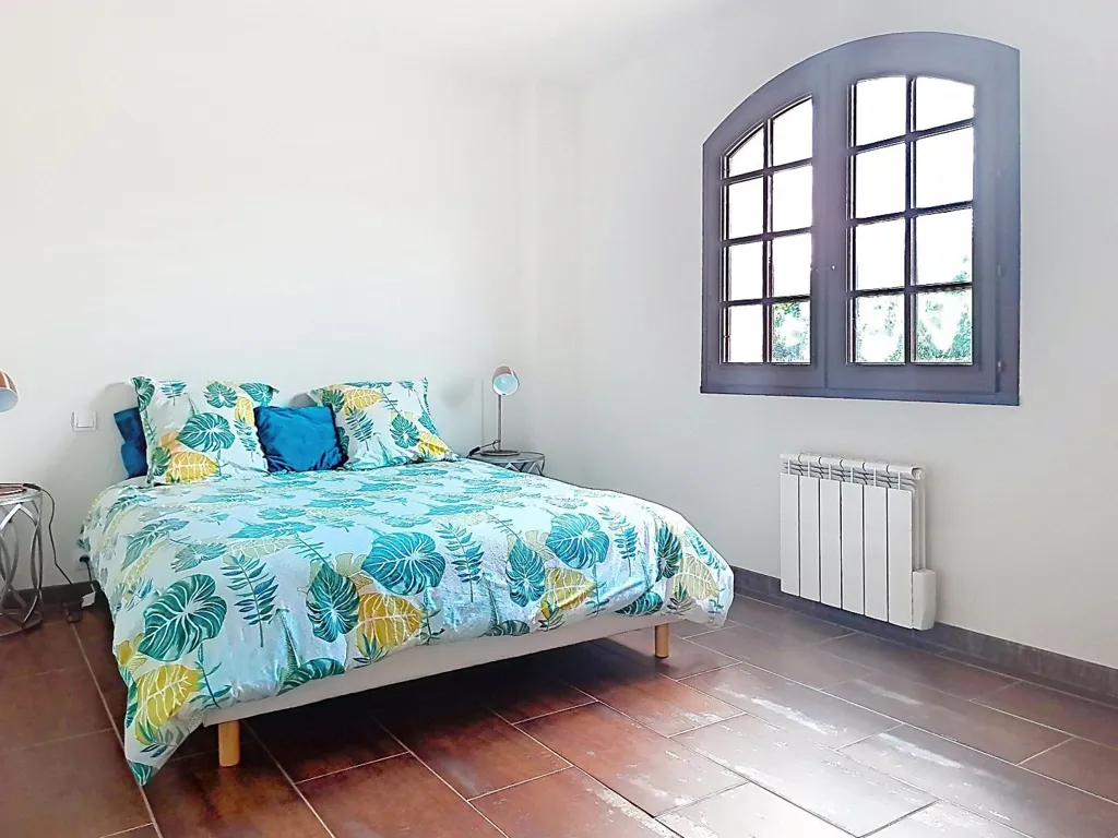 Magamistoad - Traditional House with Large Terrace in Calm Setting
