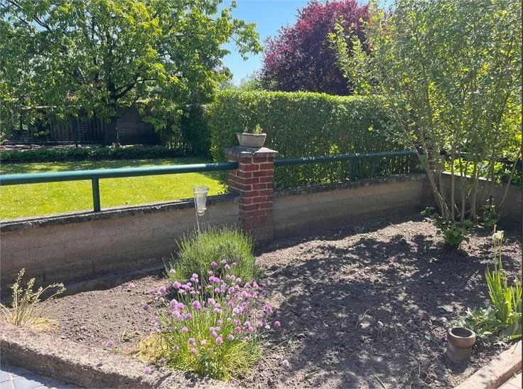 Maison 3 Façades avec Jardin et Bureau à Proximité du Village