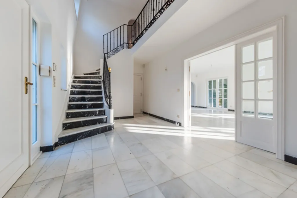 hallway_entrance