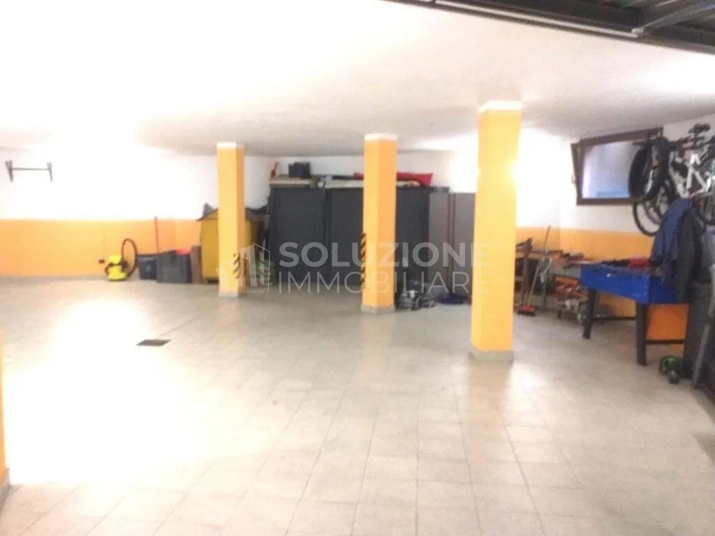 Garage - Luxury Villa with Private Garden in Foresto Sparso