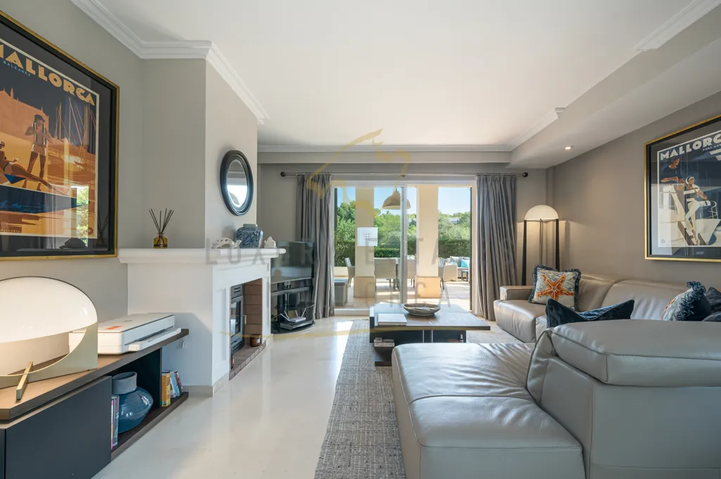Elutuba - Ground-floor Apartment with Garden in Bendinat
