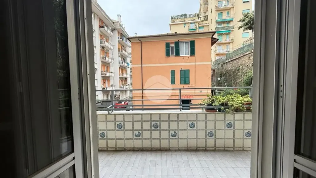 Rõdu - Spacious Flat with Balcony in Genoa