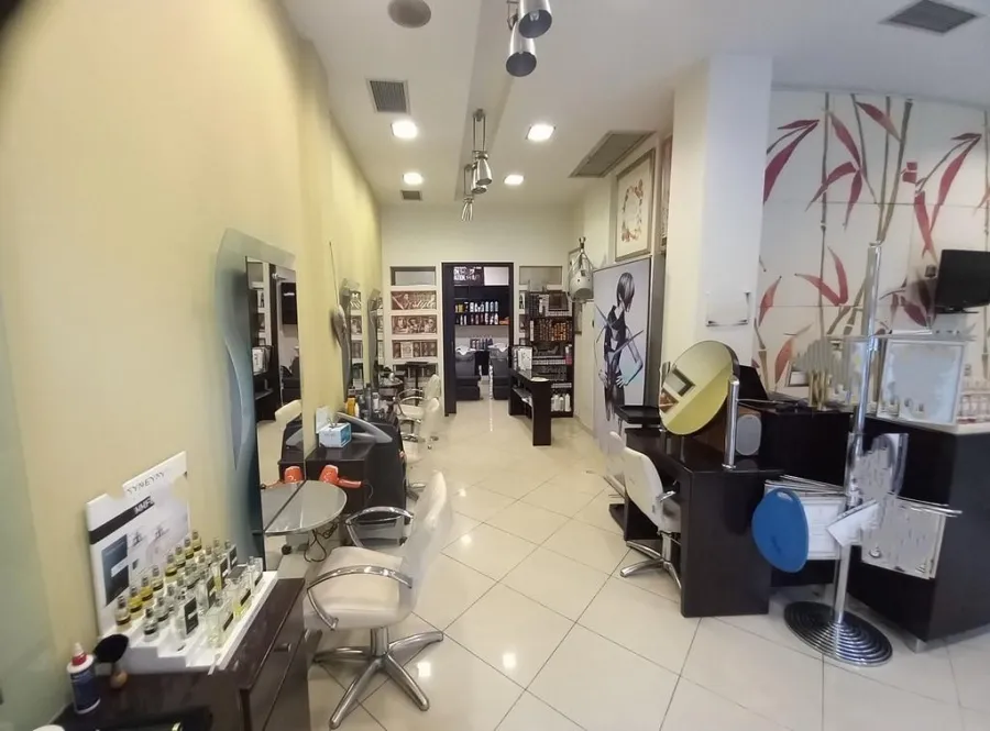 Toad - Retail Unit with Workspace in Serres Centre