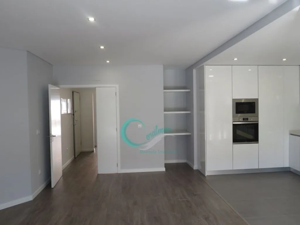 Cuisine - 3-Bedroom Apartment with Balcony in Corroios