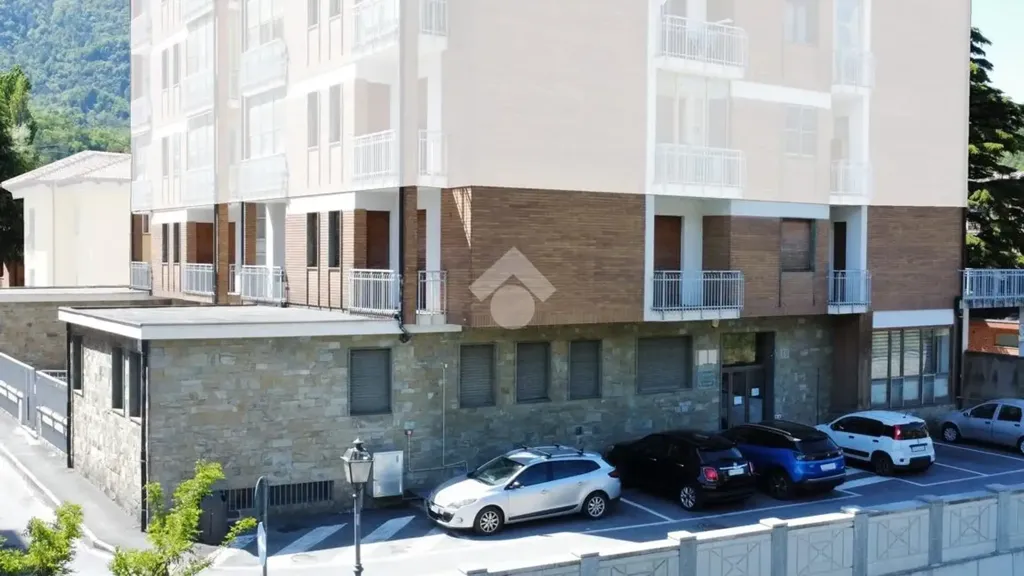 Extérieur - Commercial Space with Central Location in Susa