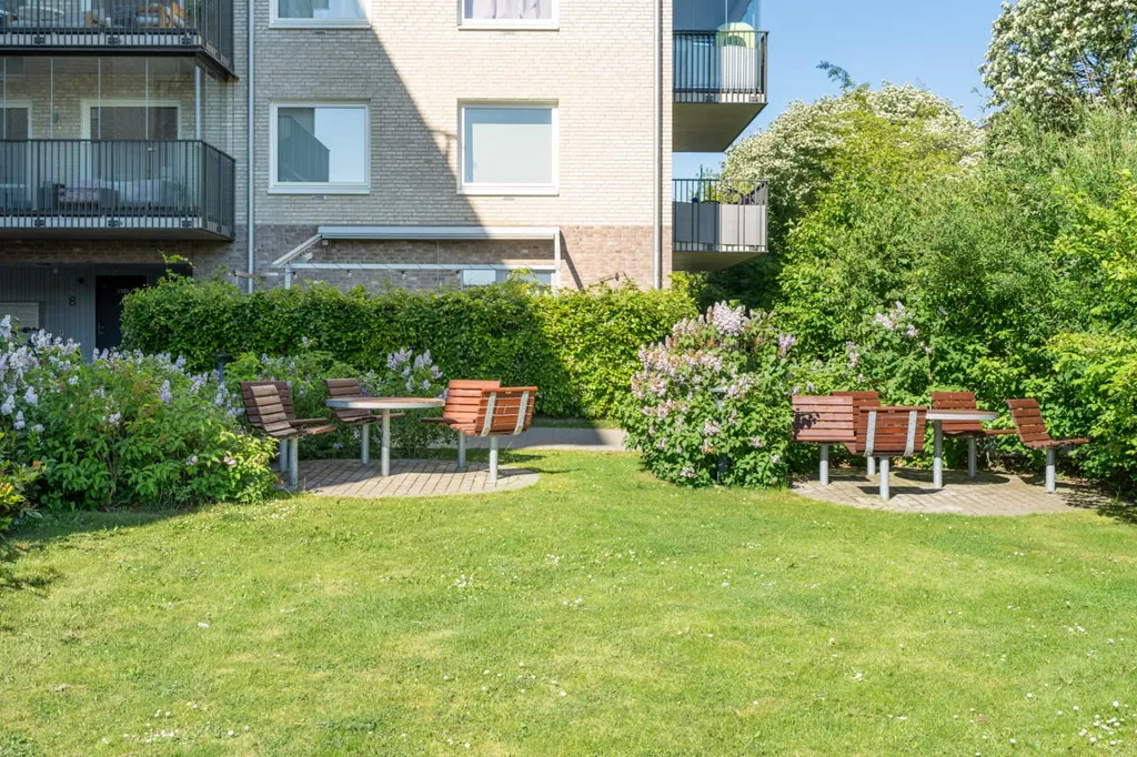 Jardin - Modern 4-Bed Flat with Glass Balcony in Lund