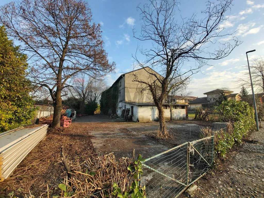 Extérieur - Rustic Farmhouse with Development Potential in Medolago
