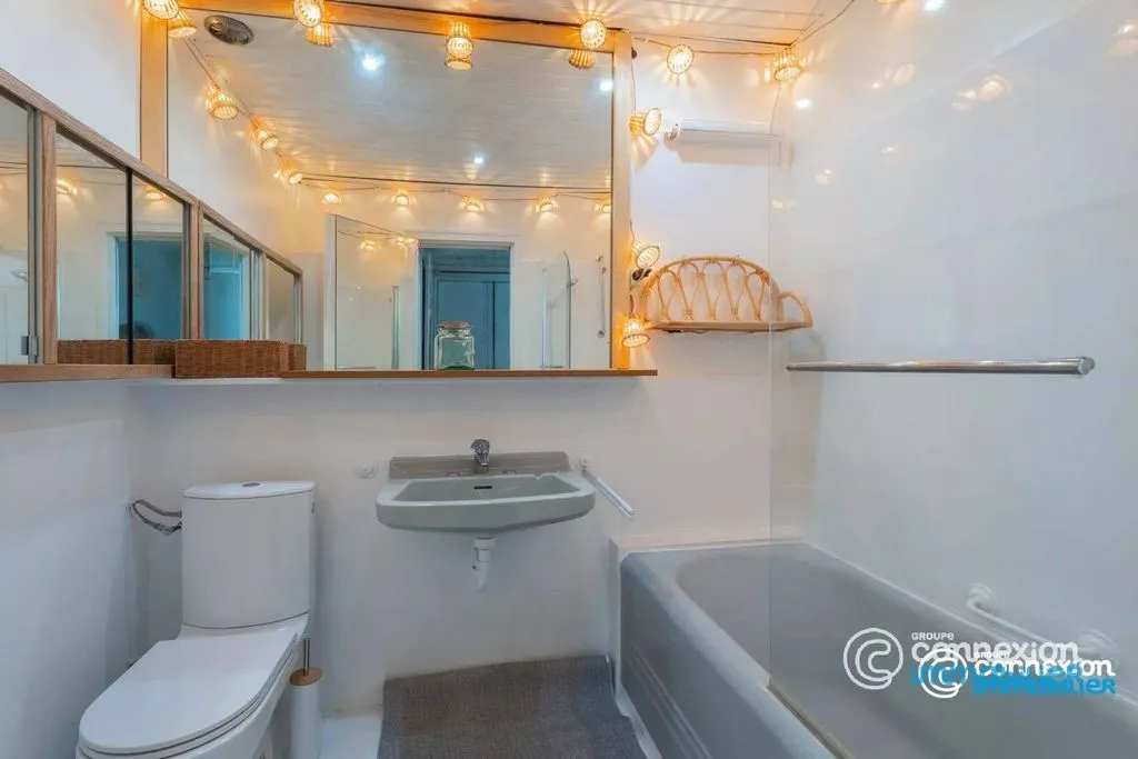 Vannitoad - Charming 4-Piece Parisian Apartment in 9th Arrondissement