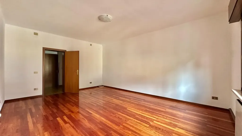 Pièces - Bright Apartment with Parking in Pontebba