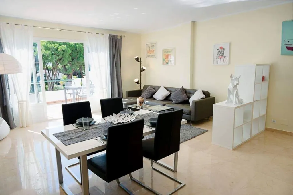 Söögituba - Penthouse with Pool View in Estepona
