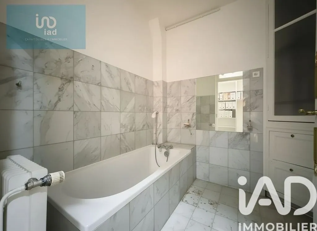 Salles de bain - Appartement Mixte avec Chambre de Service à Paris 17e