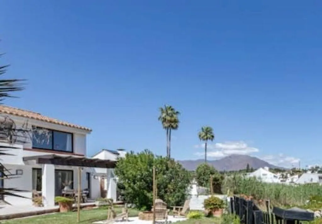 Jardin - Seaside Villa with Private Beach in Estepona