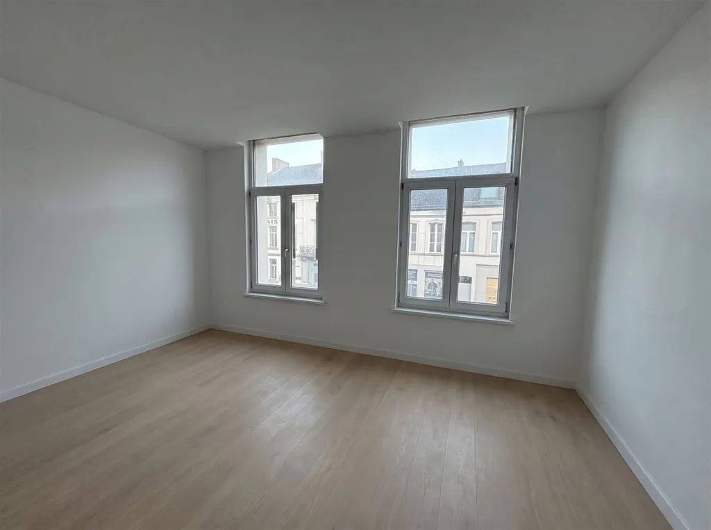 Pièces - Immeuble de Rapport Mixte au Centre-ville de Péruwelz