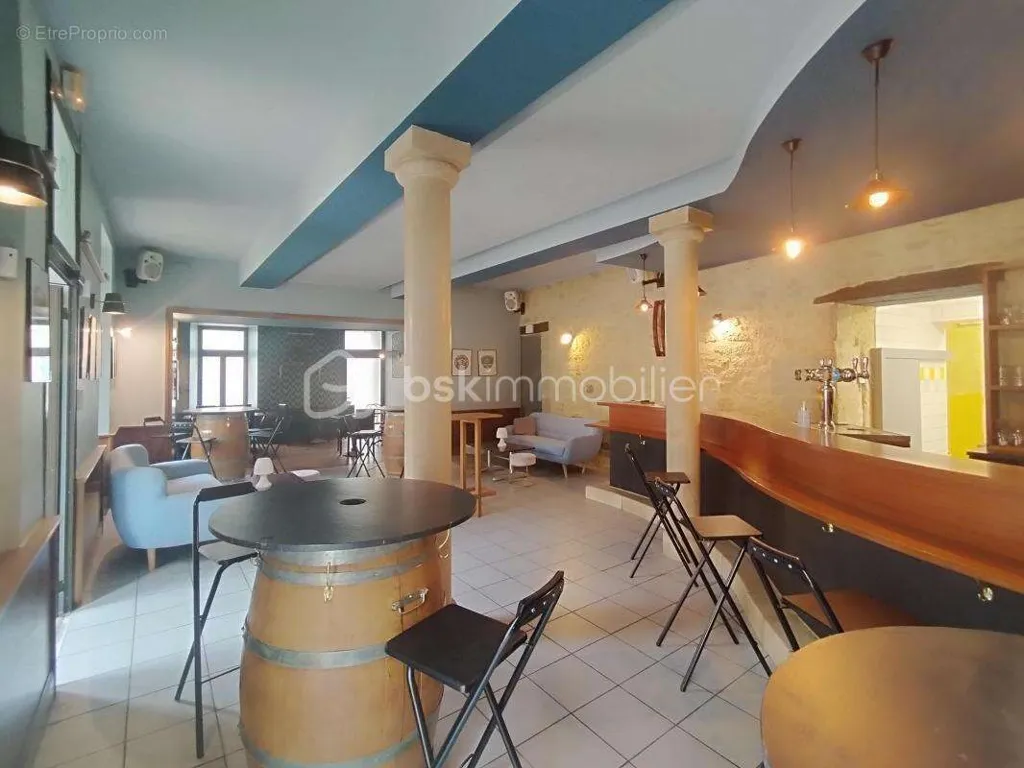 Rooms - Rental Building with Bar-Restaurant in Nérac