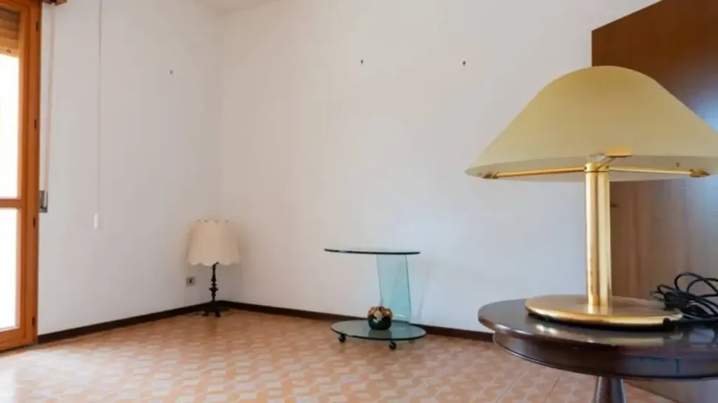Office - Apartment with Recent Renovations in Finale Emilia