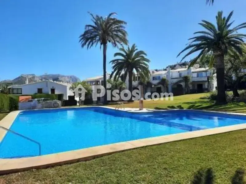 Piscina - Corner Flat with Garden View in Barranco Parra