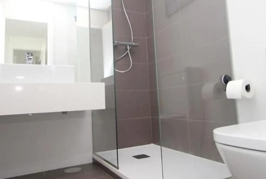 Salles de bain - Apartment with Pool in Bel-Air, Estepona