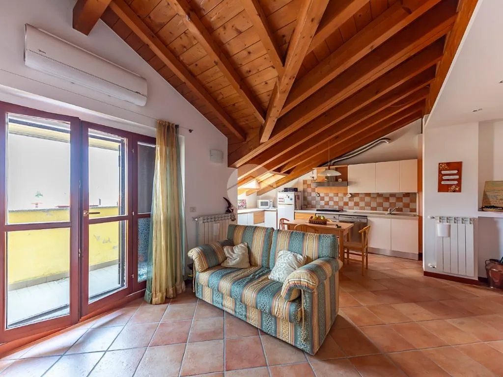 Elutuba - Mansarded Apartment with Balcony in Uboldo