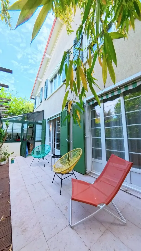 8-toaline maja asukohas Maisons-Alfort