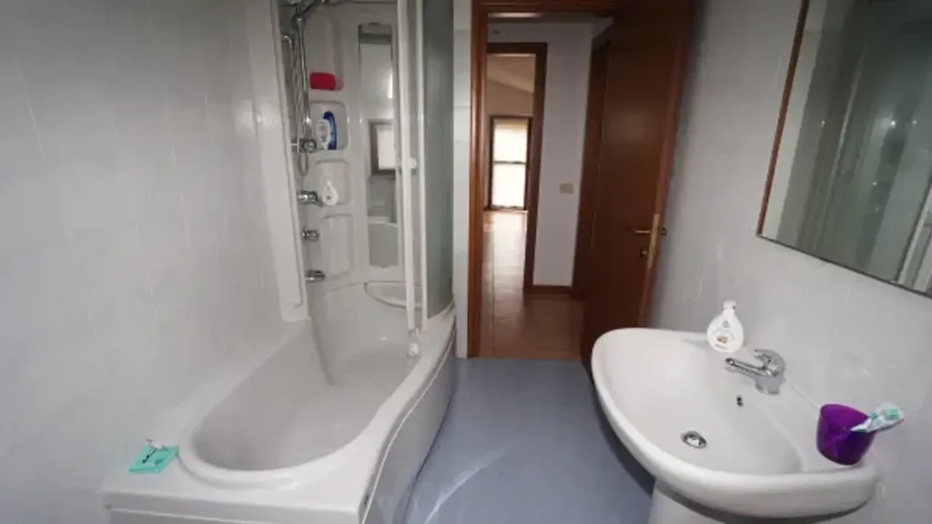 Vannitoad - Modern Flat with Terrace in Cassolnovo
